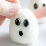 Halloween Oreo Truffle Ghosts