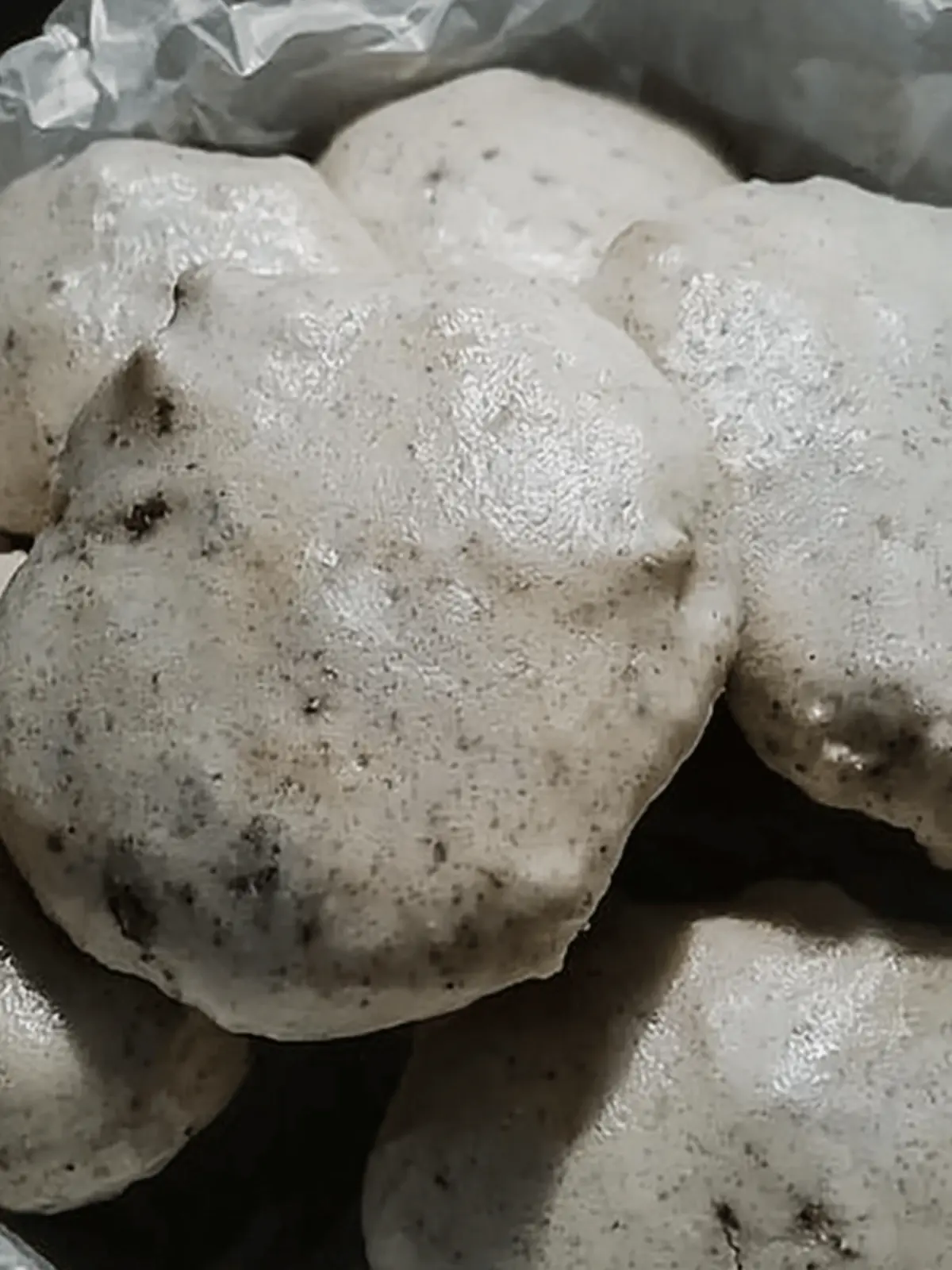 Delicious Soldiers Kisses: Crunchy Walnut Meringue Treats 2 Soldiers Kisses