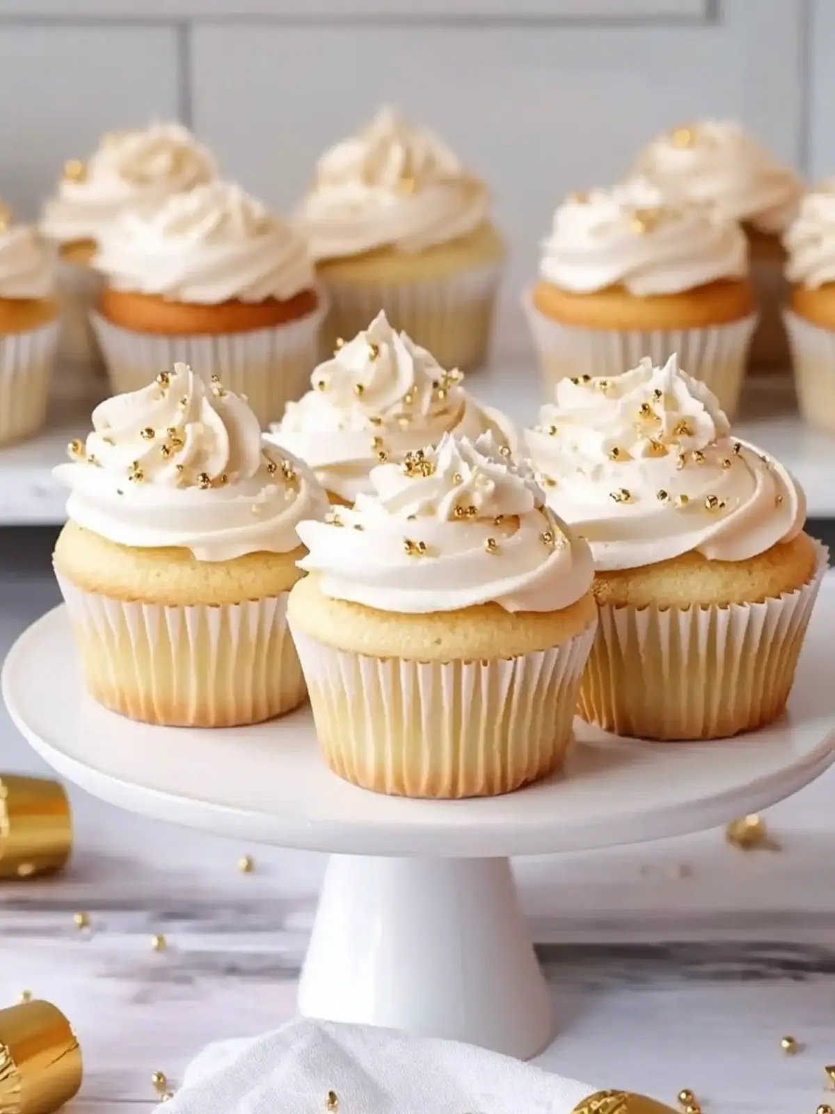 Bubbly Champagne Cupcakes: Celebrate with Sweet Luxury 5 Bubbly Champagne Cupcakes