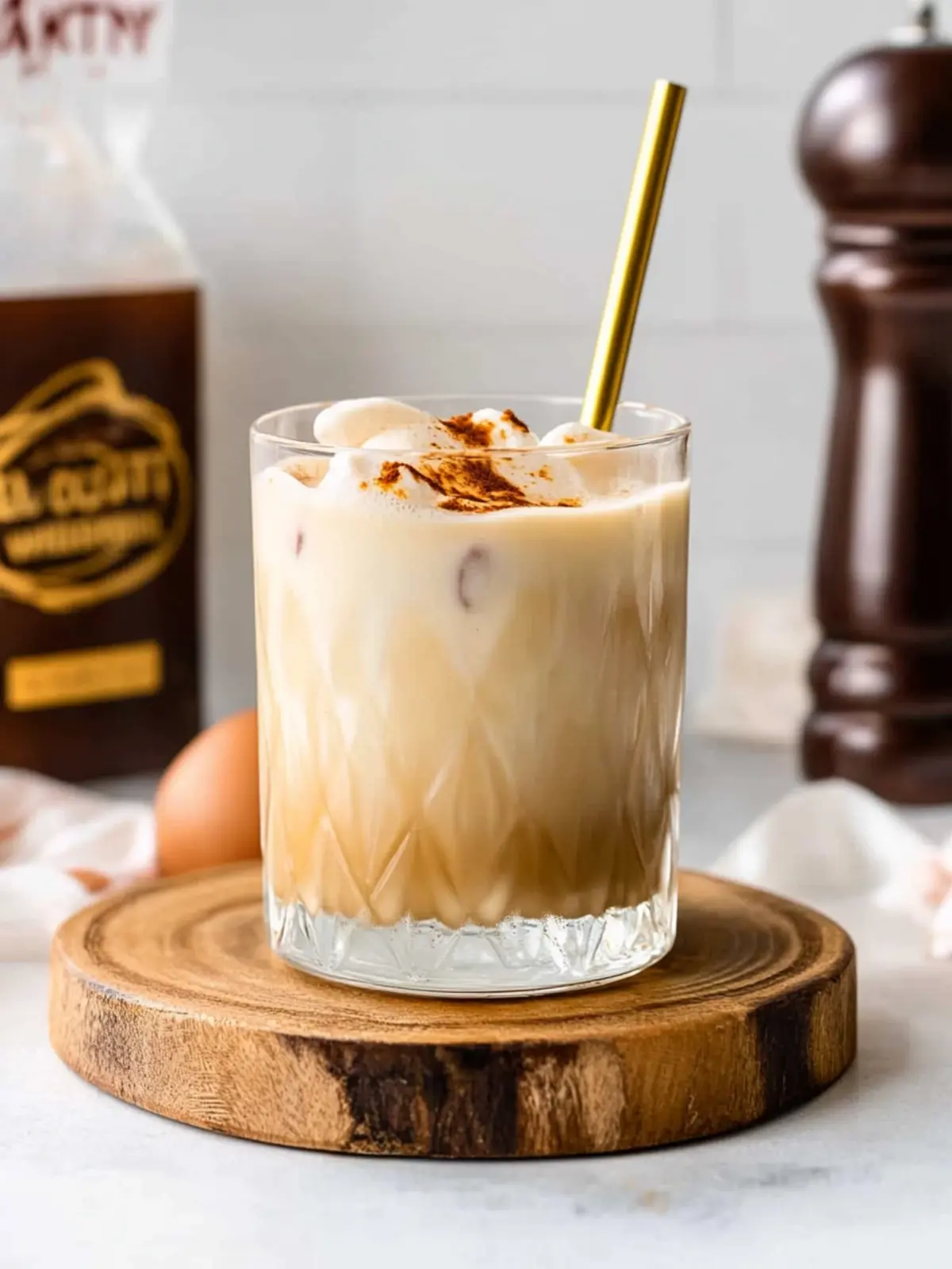 Decadent Eggnog White Russian: Your Festive Cocktail Delight 2 Eggnog White Russian